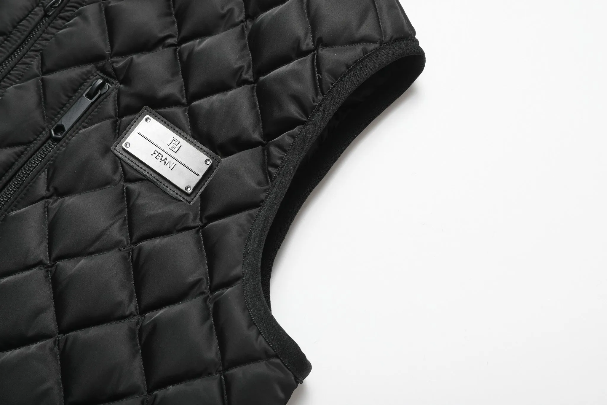 Men's Diamond-Quilted Insulated Vest