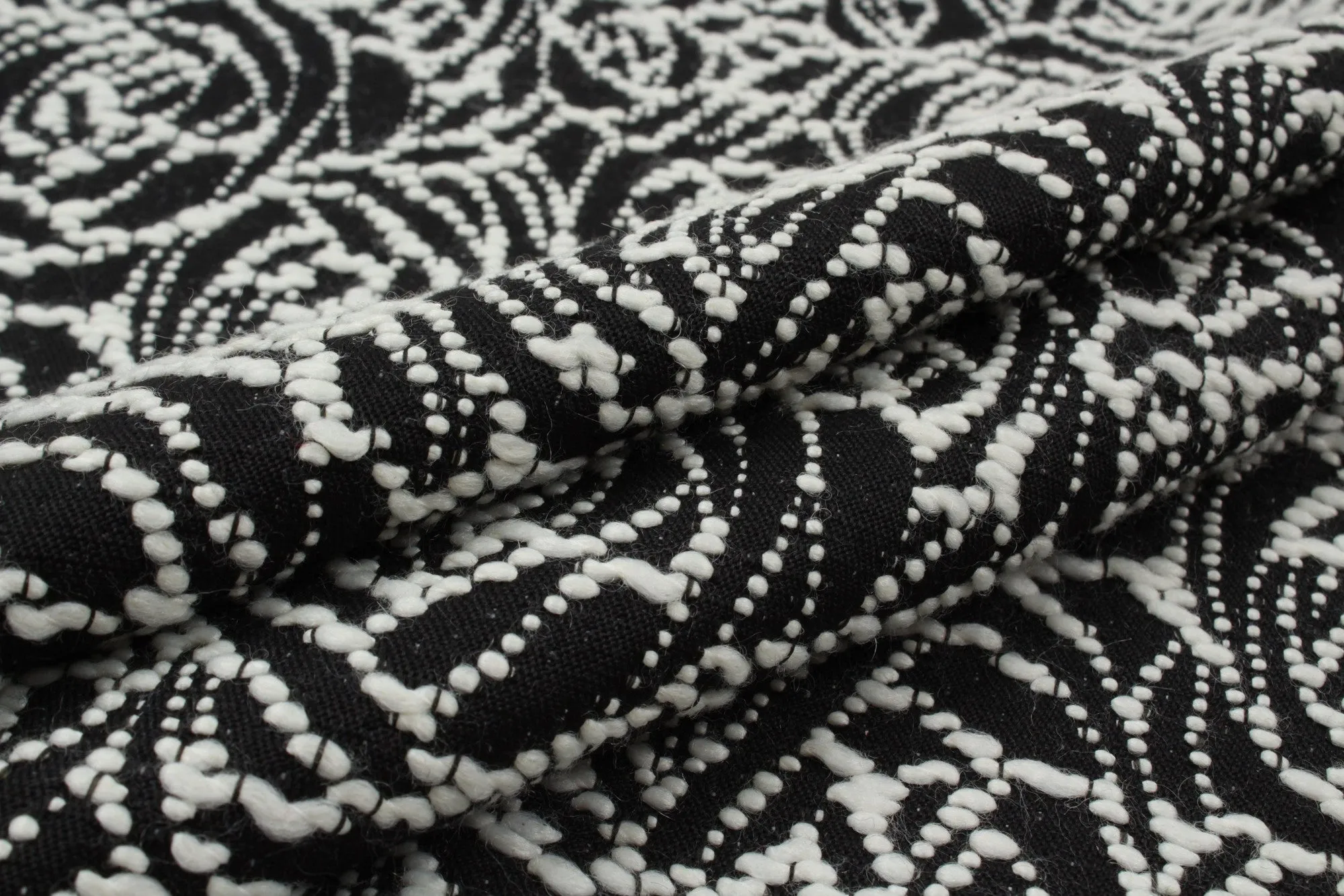 Recycled Wool Jacquard for Outwear - Roses - Black