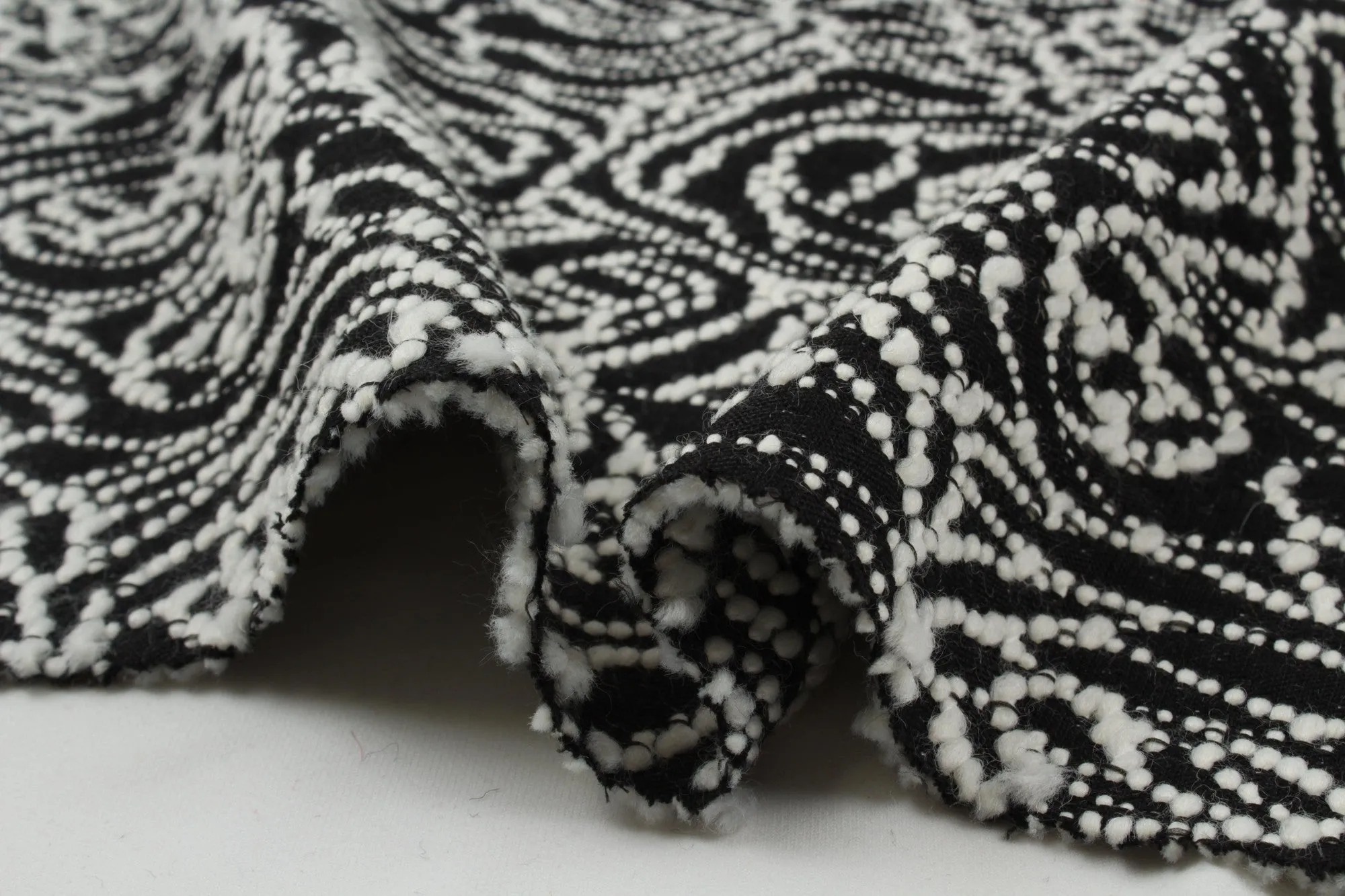 Recycled Wool Jacquard for Outwear - Roses - Black