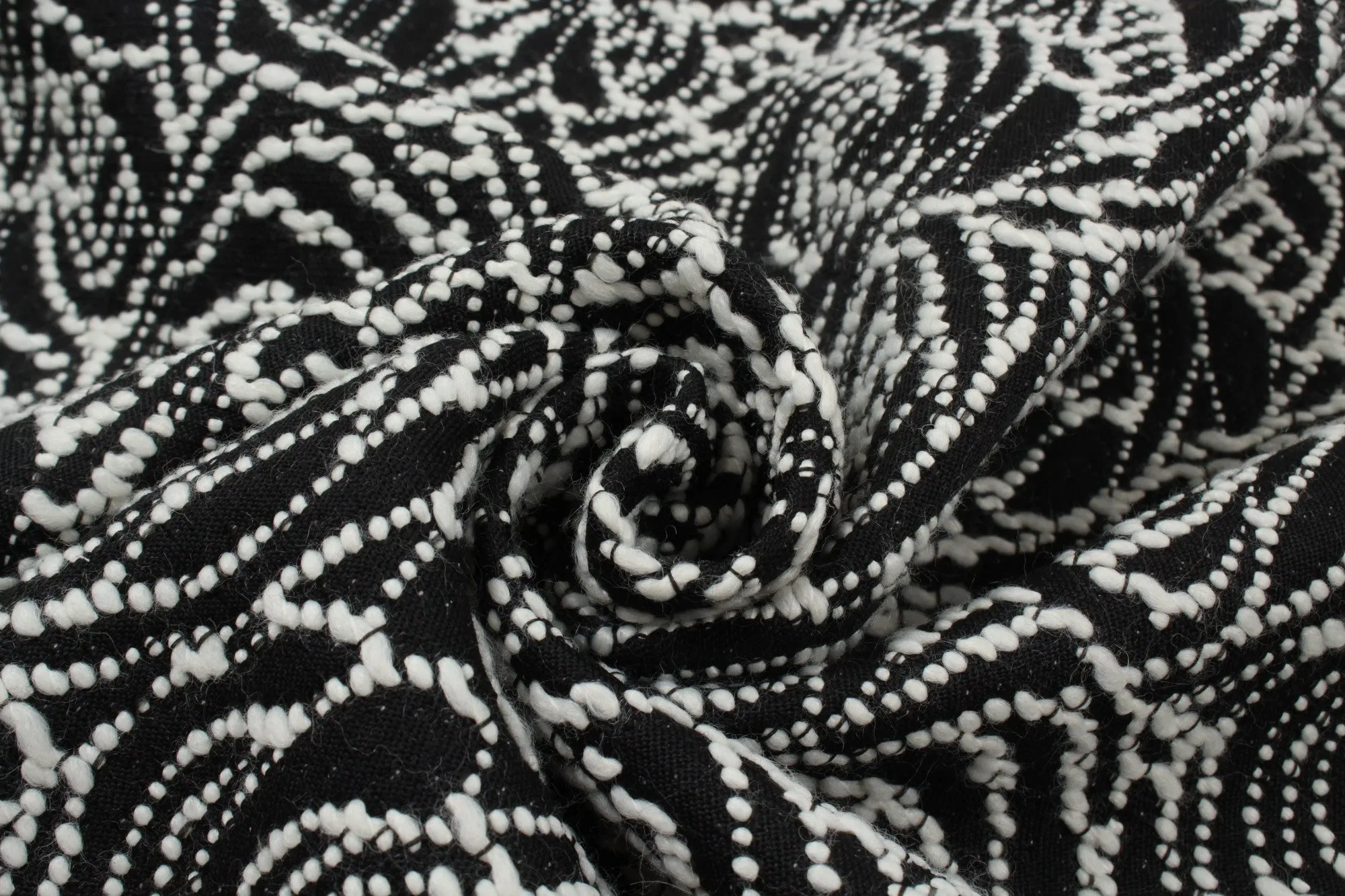 Recycled Wool Jacquard for Outwear - Roses - Black