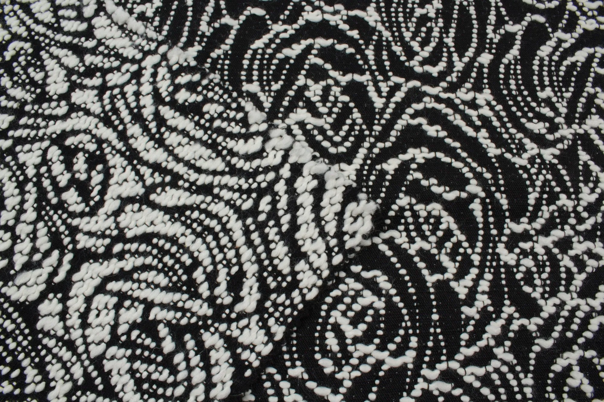 Recycled Wool Jacquard for Outwear - Roses - Black